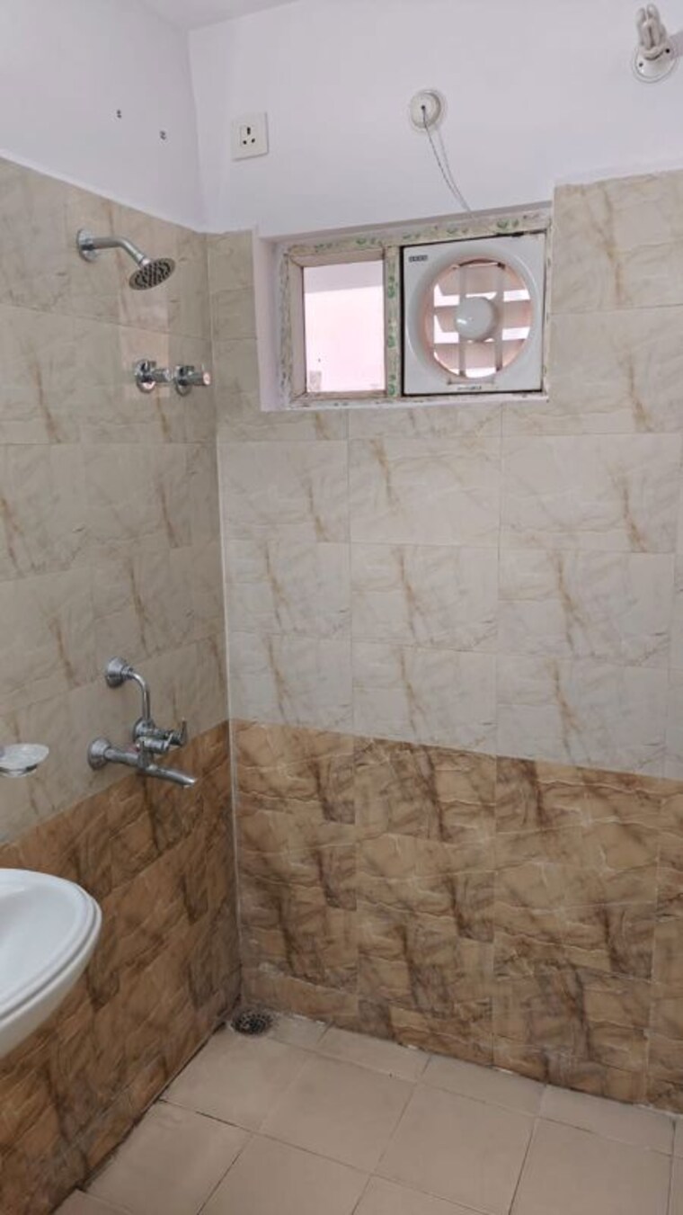 Bathroom, lda-parijaat-apartments 3.5 Bedroom 1800 Sq.Ft. Apartment In Faizabad Road Lucknow 10553336