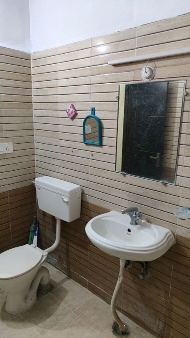Bathroom, lda-parijaat-apartments 3.5 Bedroom 1800 Sq.Ft. Apartment In Faizabad Road Lucknow 10553336