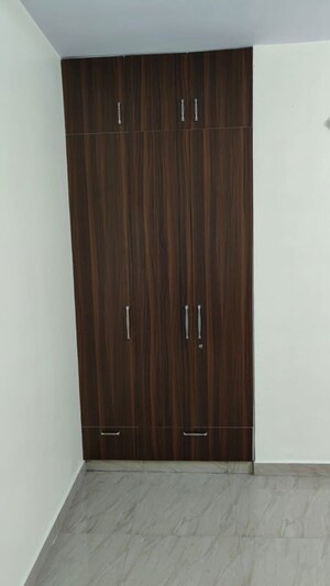 Furnished Amenities in 3.5 BHK Apartment at LDA Parijaat Apartments, Faizabad Road – for Rent