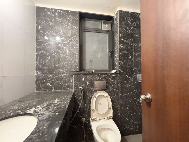 Bathroom, lodha-palava-city-lakeshore-greens 3 Bedroom 1900 Sq.Ft. Apartment In Dombivli East Thane 10553344
