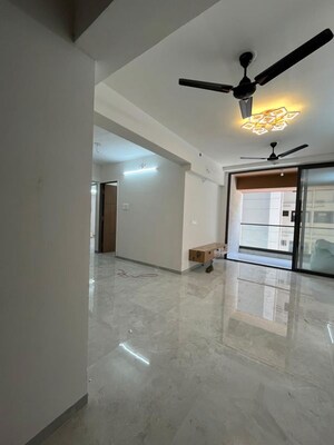 Room in 2 BHK Apartment at Jahangirabad – for Rent