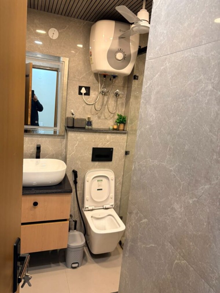 Bathroom, orchid-petals 3.5 Bedroom 2061 Sq.Ft. Apartment In Sector 49 Gurgaon 10553354