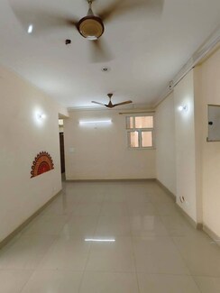 2.5 BHK + Store Room Apartment For Rent in Nirala Greenshire