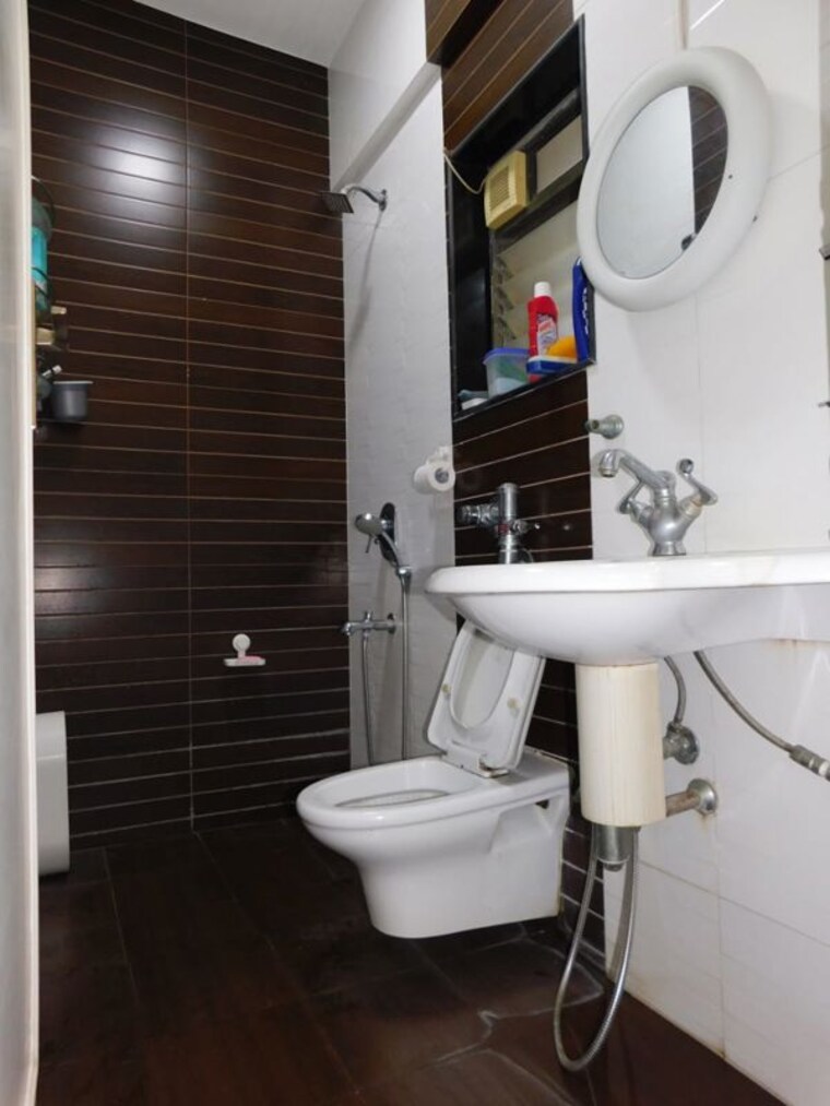 Bathroom, videocon-towers-b-chs-ltd 3 Bedroom 1375 Sq.Ft. Apartment In Kandivali East Mumbai 10553364