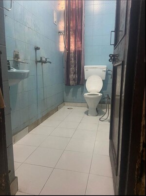 Bathroom in 1 BHK Apartment at Vasant Apartment Mayur Vihar, Mayur Vihar 1 – for Rent