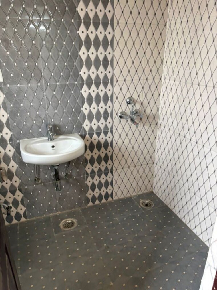 Bathroom, jnc-the-park 2 Bedroom 1000 Sq.Ft. Apartment In Sector 16c Greater Noida Greater Noida 10553416