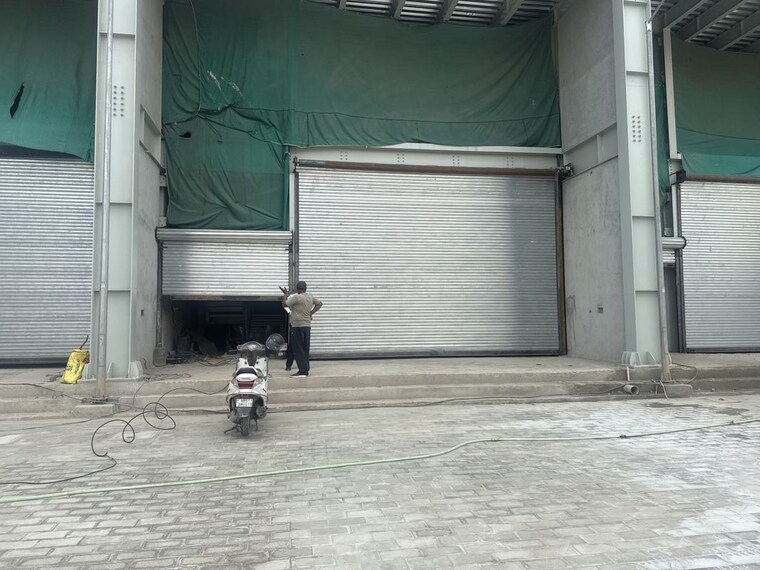  Parking, old faridabad Commercial Showroom 6000 Sq.Ft. In Old Faridabad Faridabad 10553435