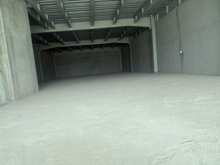 Room, old faridabad Commercial Showroom 6000 Sq.Ft. In Old Faridabad Faridabad 10553435