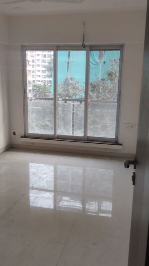 Room in 2 BHK Apartment at Jiten Apartment, Andheri West – for Rent
