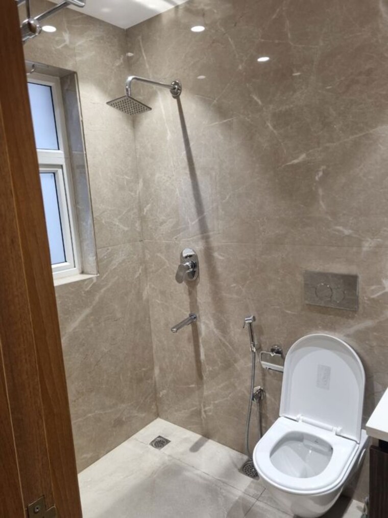 Bathroom, dlf phase i 1 RK 500 Sq.Ft. Builder Floor In Dlf Phase I Gurgaon 10553516