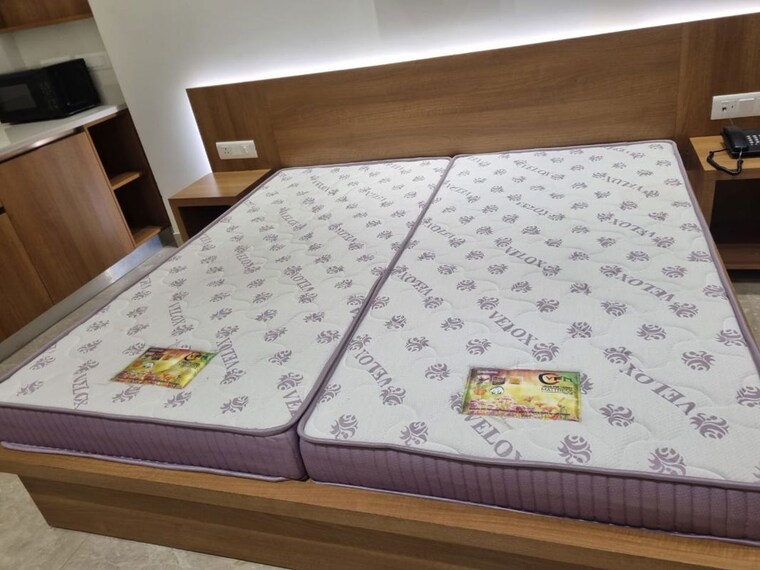Bedroom, dlf phase i 1 RK 500 Sq.Ft. Builder Floor In Dlf Phase I Gurgaon 10553516