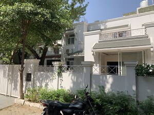 4 BHK Independent House – Exterior View View at Dlf Phase iv - for Rent