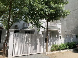 4 BHK Independent House – Exterior View View at Dlf Phase iv - for Rent