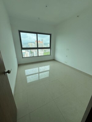 Room in 3 BHK Apartment at Kalpataru Immensa, Kolshet Road – for Sale