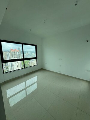 Room in 3 BHK Apartment at Kalpataru Immensa, Kolshet Road – for Sale
