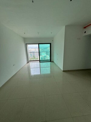 Room in 3 BHK Apartment at Kalpataru Immensa, Kolshet Road – for Sale