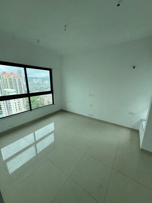 Room in 3 BHK Apartment at Kalpataru Immensa, Kolshet Road – for Sale