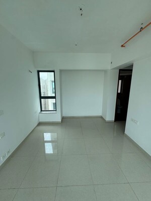 Room in 3 BHK Apartment at Kalpataru Immensa, Kolshet Road – for Sale