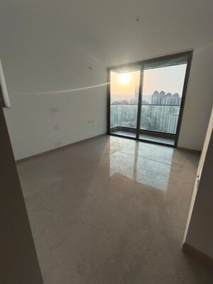 Room in 3 BHK Apartment at Kalpataru Immensa, Kolshet Road – for Sale