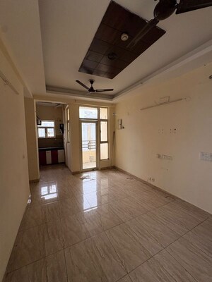 Room in 2 BHK Apartment at Divyansh Flora, Sector 16c Greater Noida – for Rent