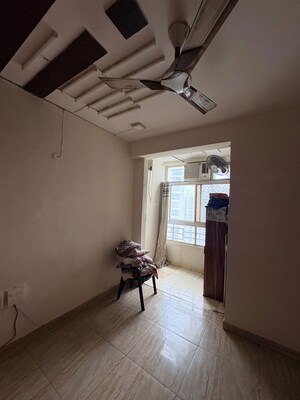 Room in 2 BHK Apartment at Divyansh Flora, Sector 16c Greater Noida – for Rent