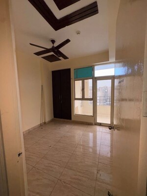 Room in 2 BHK Apartment at Divyansh Flora, Sector 16c Greater Noida – for Rent