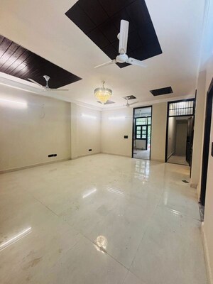 Room in 3 BHK Builder Floor at Lajpat Nagar ii – for Sale