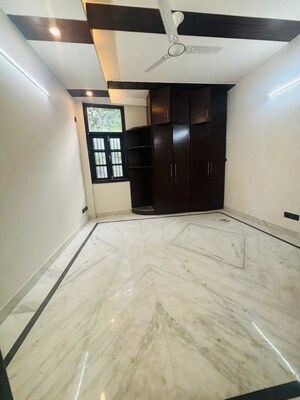 Room in 3 BHK Builder Floor at Lajpat Nagar ii – for Sale
