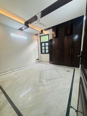 Room in 3 BHK Builder Floor at Lajpat Nagar ii – for Sale