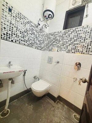 Team Area in 3 BHK Builder Floor at Lajpat Nagar ii – for Sale