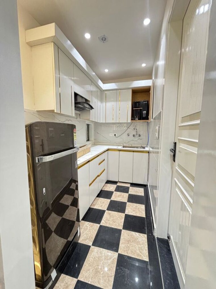 Kitchen, dwarka mor 2 Bedroom 65 Sq.Yd. Builder Floor In Dwarka Mor Delhi 10553574