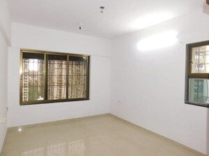 Room in 3 BHK Apartment at Valencia Apartment, Andheri West – for Rent