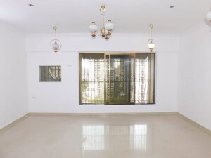 Room in 3 BHK Apartment at Valencia Apartment, Andheri West – for Rent