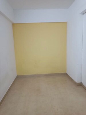 Room in 1 BHK Apartment at Kshitija Shree Laxmi Residency, Byculla West – for Rent
