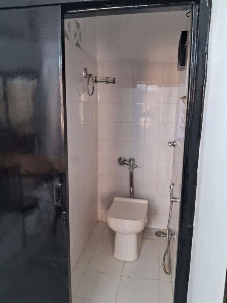 Bathroom, naman-apartment-andheri 2 Bedroom 850 Sq.Ft. Apartment In Andheri West Mumbai 10553589