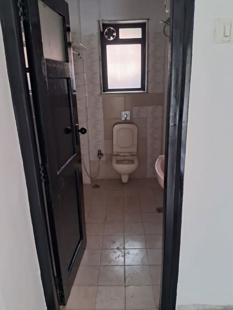 Bathroom, naman-apartment-andheri 2 Bedroom 850 Sq.Ft. Apartment In Andheri West Mumbai 10553589