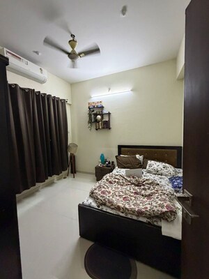 Bedroom in 3 BHK Apartment at DLH Swapnadeep, Andheri West – for Rent