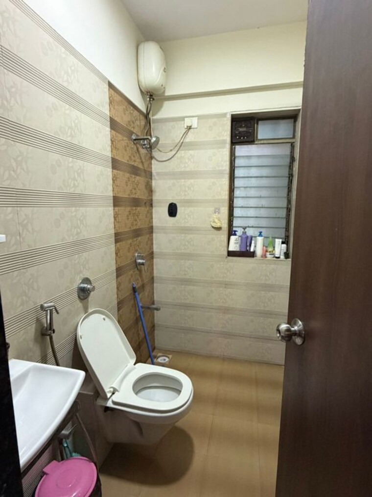 Bathroom, dlh-swapnadeep 3 Bedroom 950 Sq.Ft. Apartment In Andheri West Mumbai 10537116
