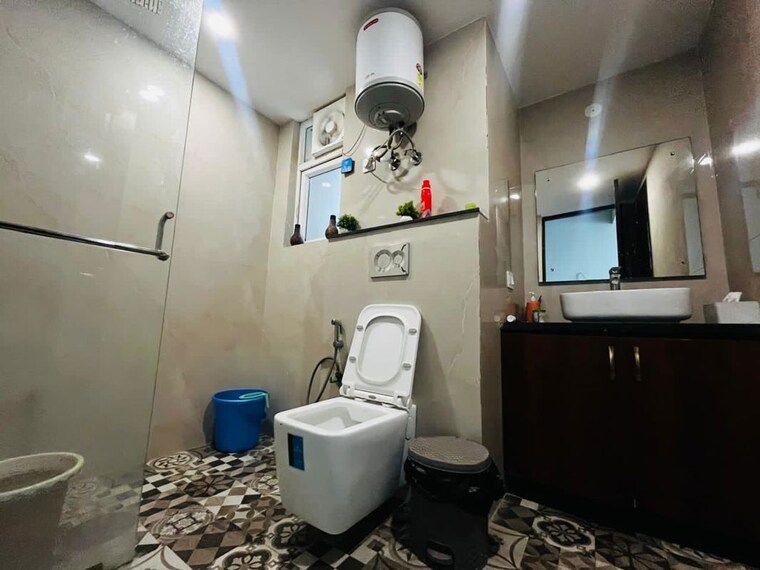 Bathroom, aba-cleo-county 3 Bedroom 1827 Sq.Ft. Apartment In Sector 121 Noida 10553603