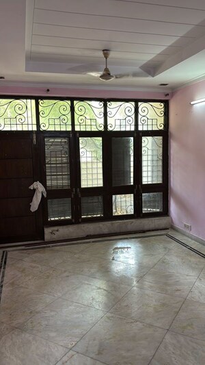 Room in 1 BHK Independent House at Sector 23 – for Rent