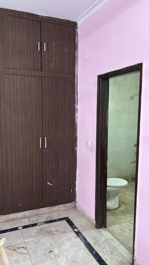 Room in 1 BHK Independent House at Sector 23 – for Rent