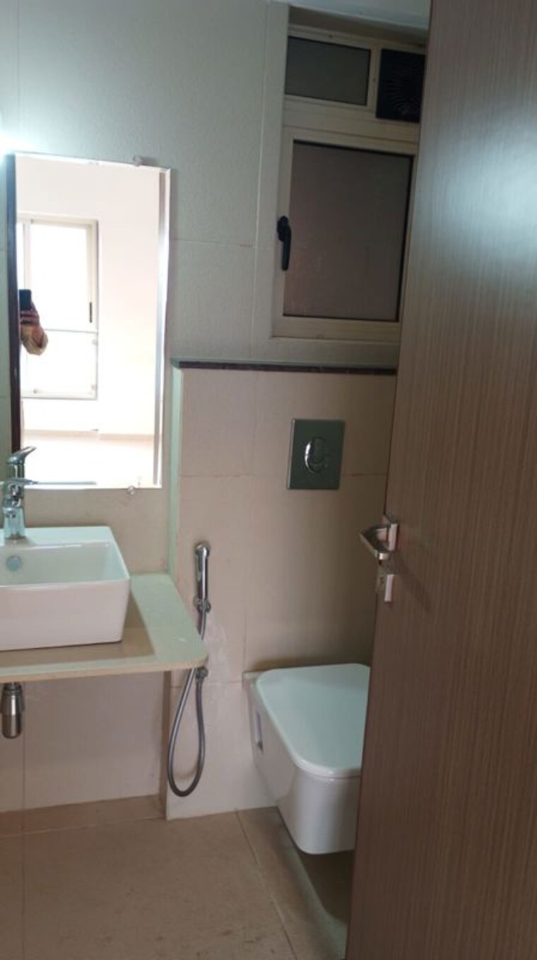 Bathroom, juhu-scheme 3 Bedroom 1250 Sq.Ft. Apartment In Juhu Mumbai 10553644