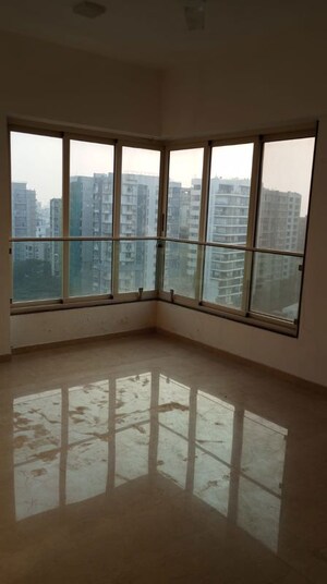 Room in 3 BHK Apartment at Juhu Scheme, Juhu – for Rent