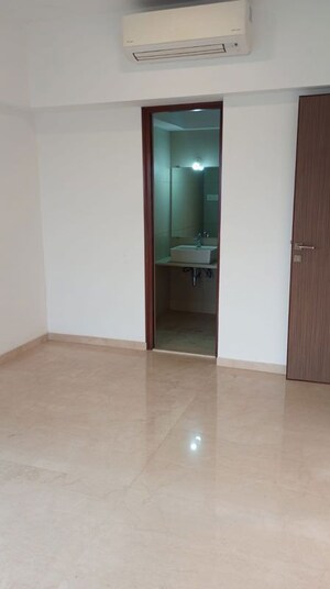 Room in 3 BHK Apartment at Juhu Scheme, Juhu – for Rent