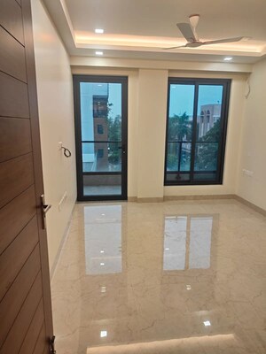 Building Lobby in 3 BHK Builder Floor at Sector 14 – for Rent