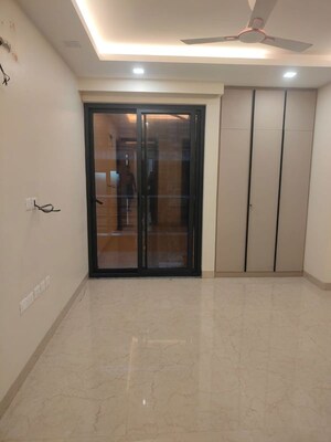 Room in 3 BHK Builder Floor at Sector 14 – for Rent
