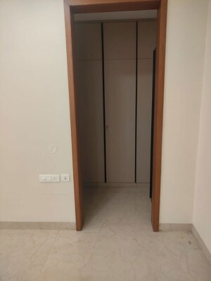 Room in 3 BHK Builder Floor at Sector 14 – for Rent