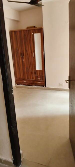Room in 3 BHK Apartment at Supertech Eco Village II, Sector 16b Greater Noida – for Rent
