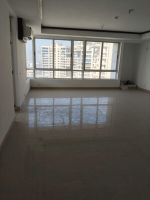Room in 3 BHK Apartment at Jaypee Kalypso Court, Sector 128 – for Sale
