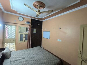 Room in 2 BHK Builder Floor at RWA Apartments Sector 50, Sector 50 – for Rent